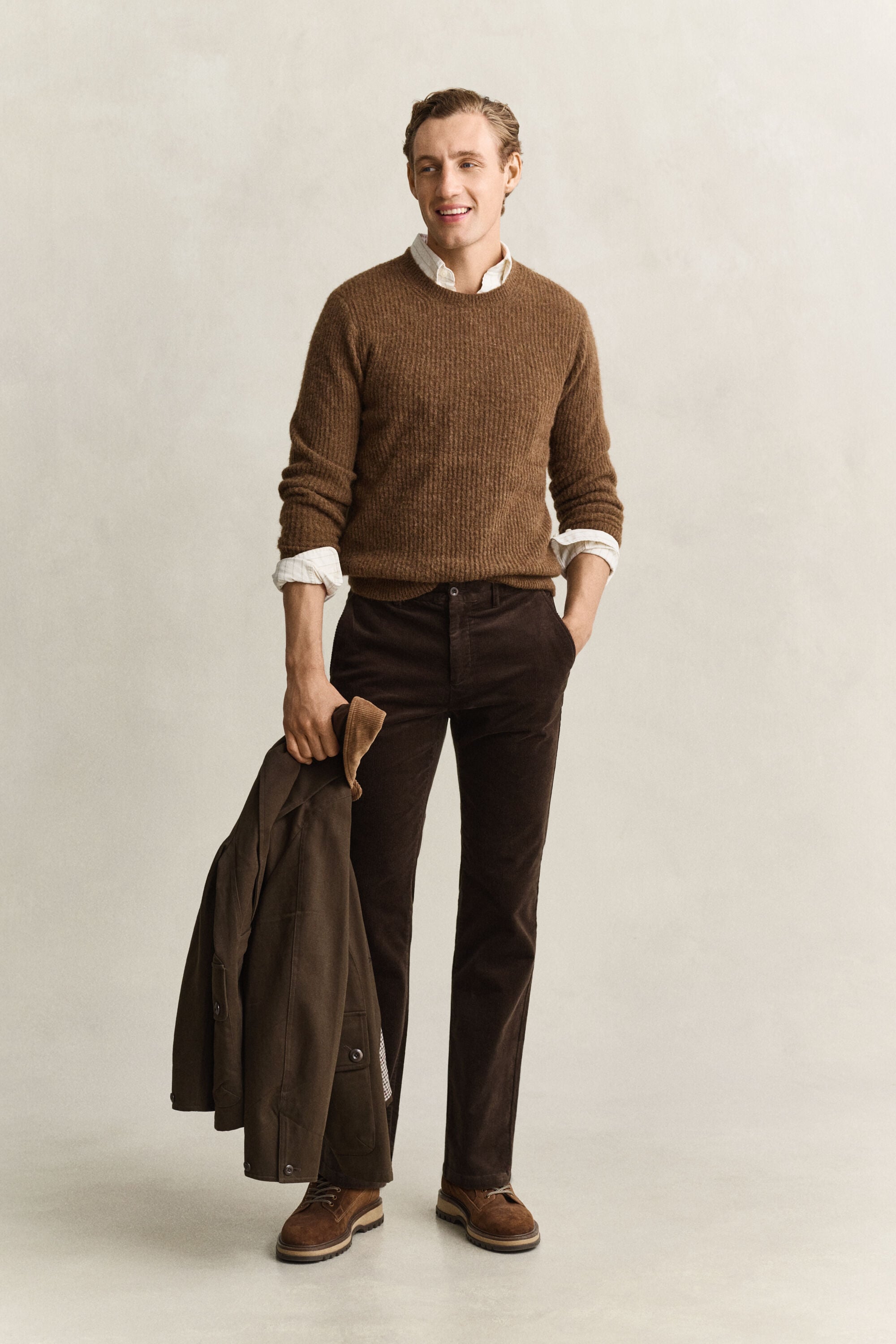 Pantalones chinos Regular Fit de pana