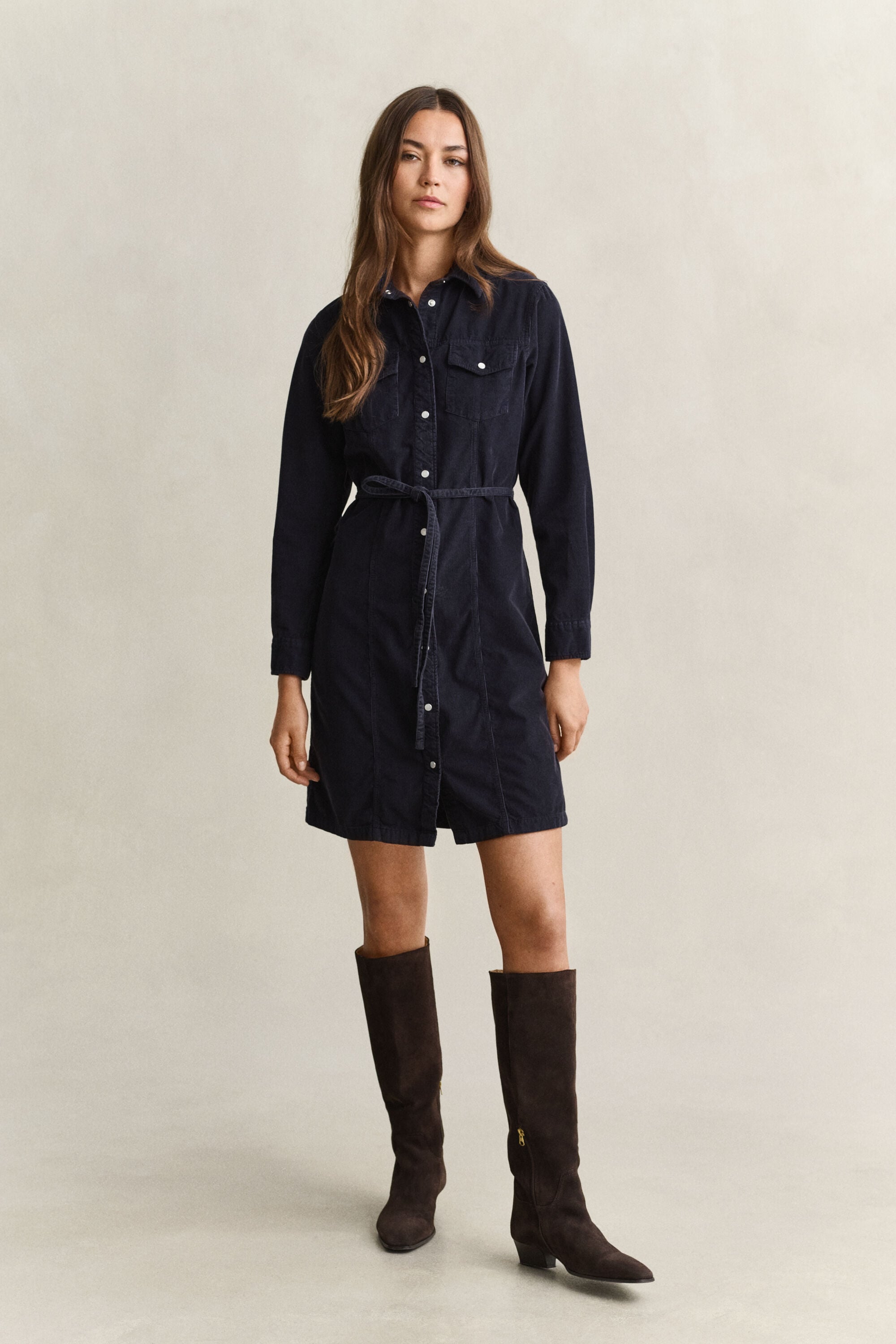 Vestido camisero de pana con cinturón