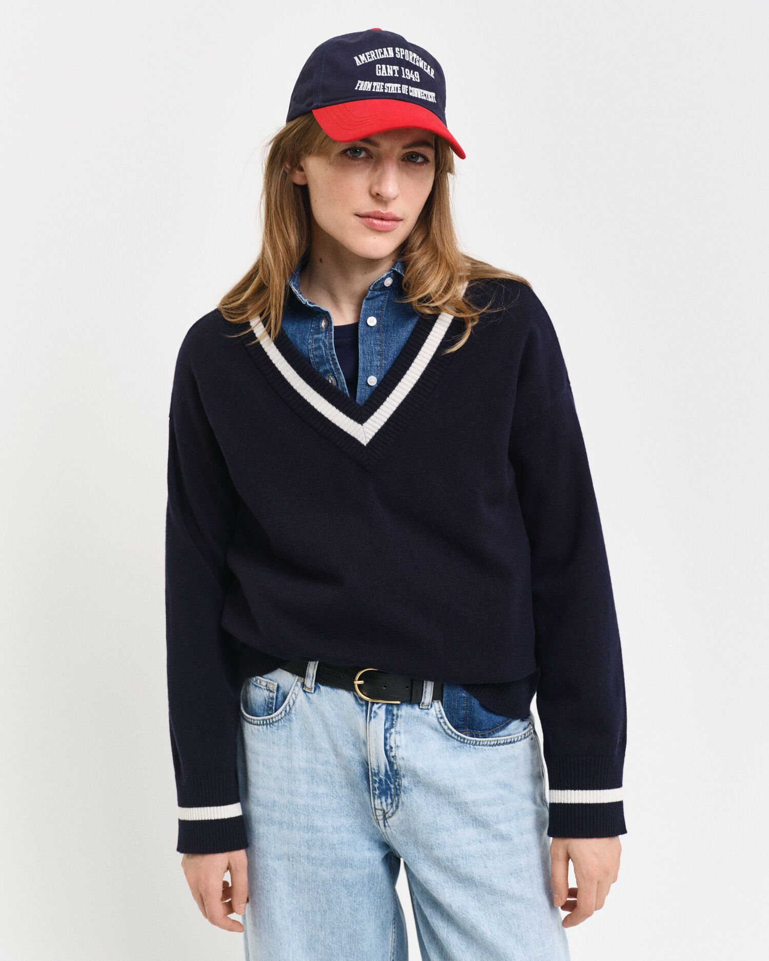 Jersey de lana de oveja muy fina con cuello de pico en contraste