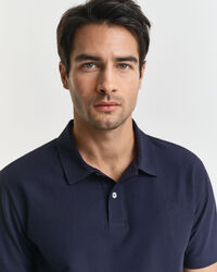 Polo de sarga con textura de nido de abeja