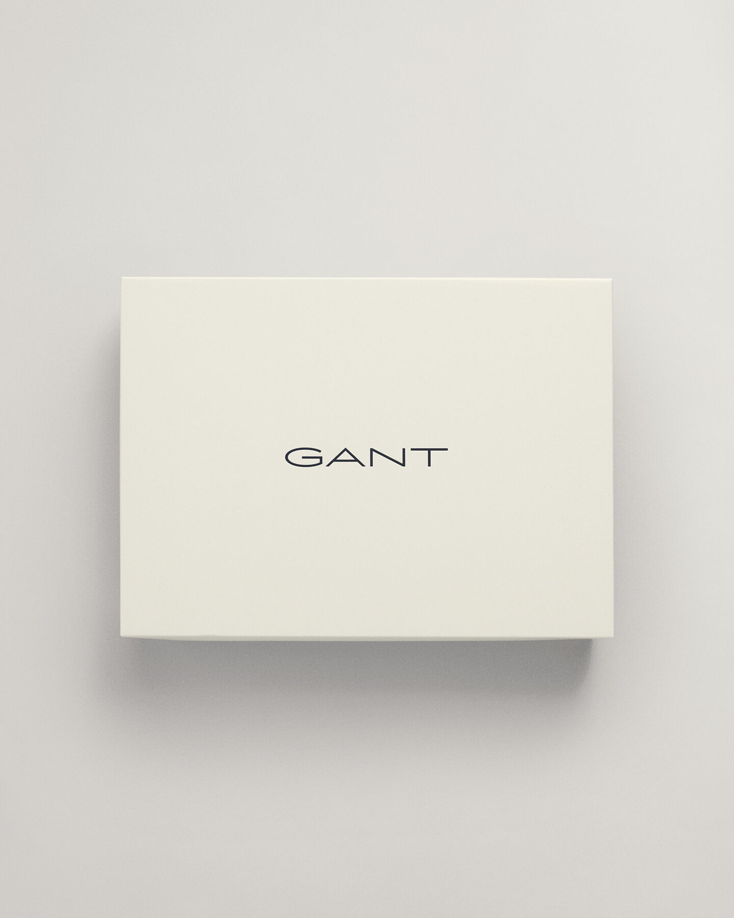 Set de regalo con gorro y guantes con insignia G