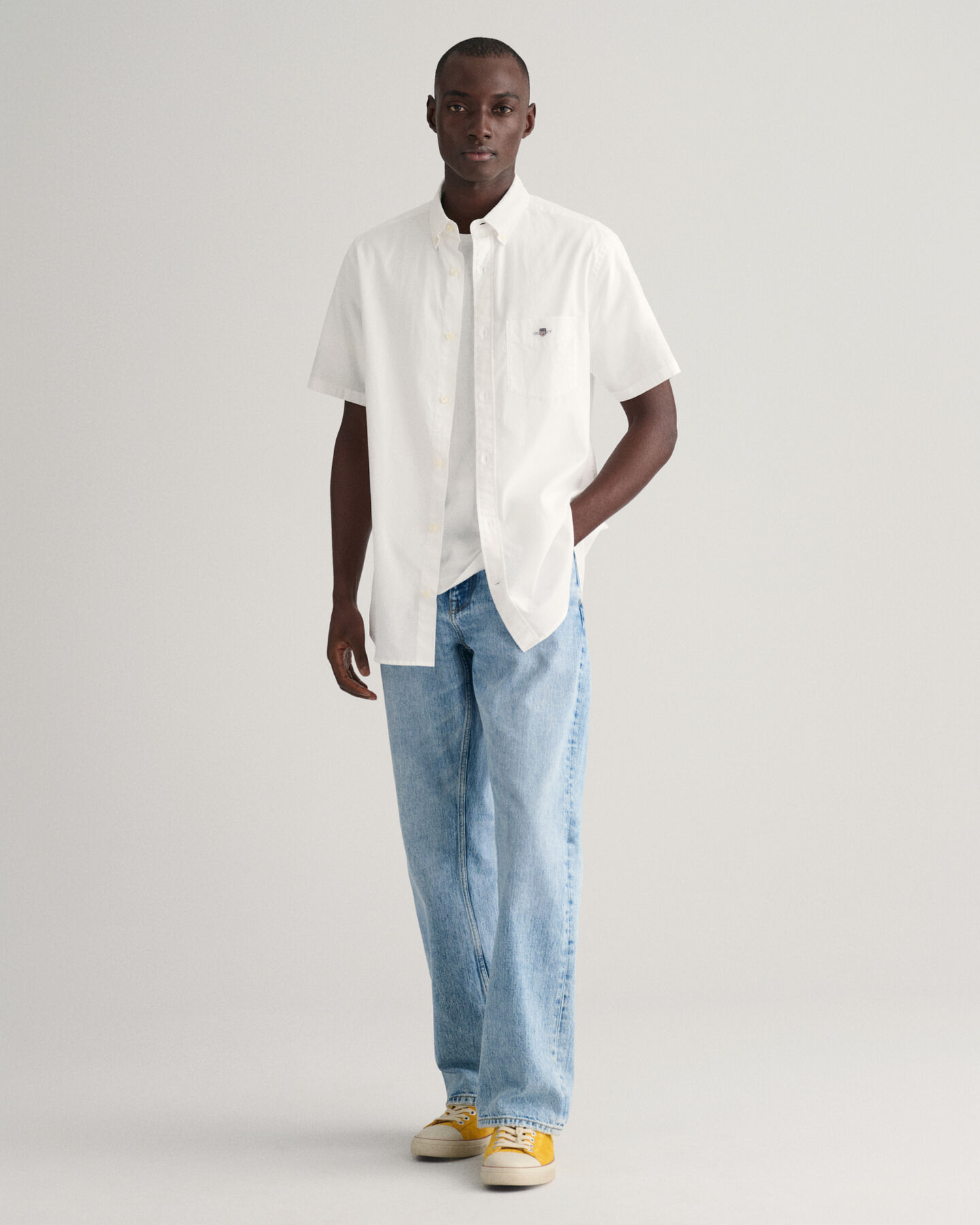 Camisa Regular Fit de manga corta en algod&oacute;n y lino