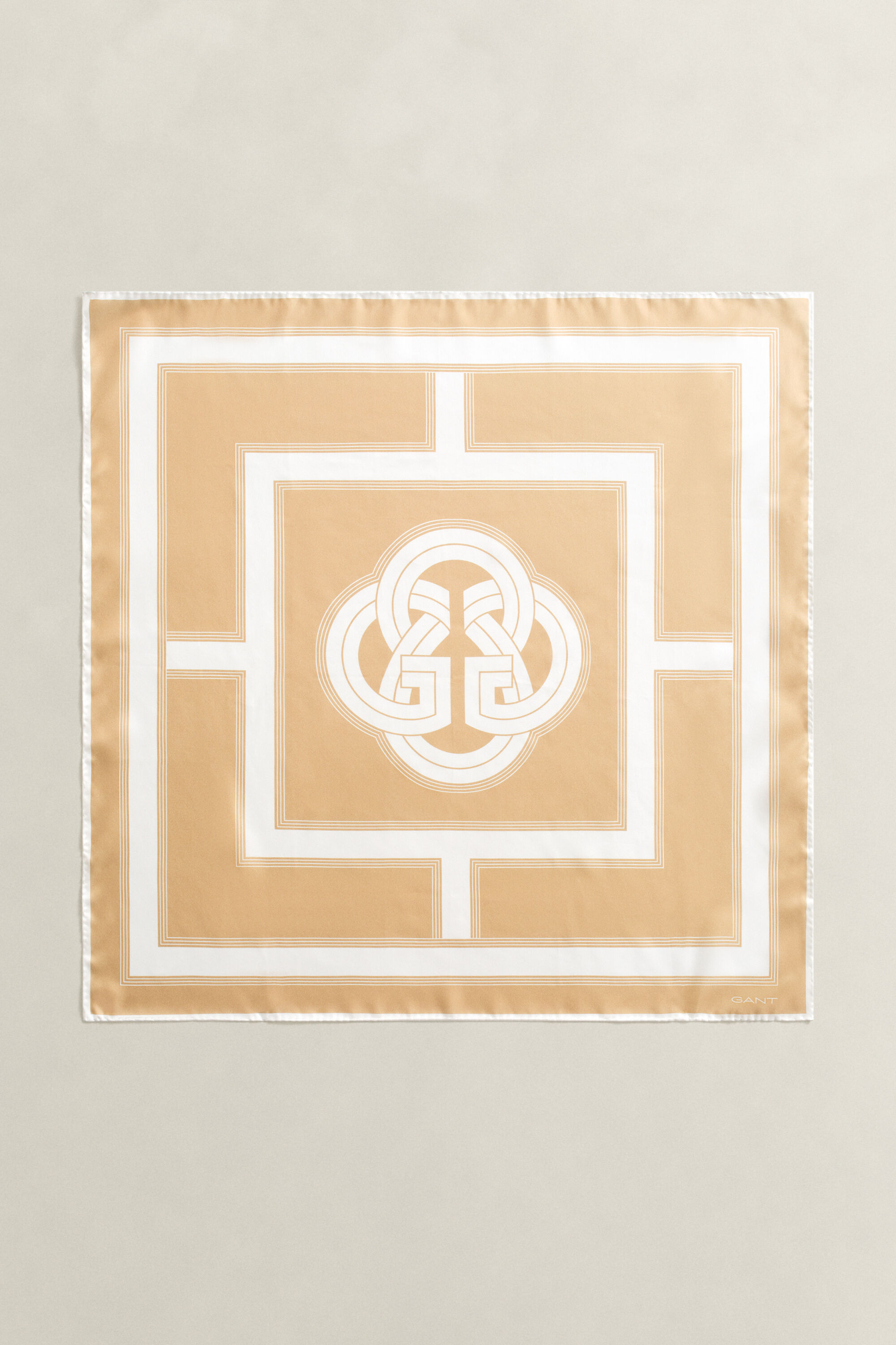 Pañuelo de seda con monograma