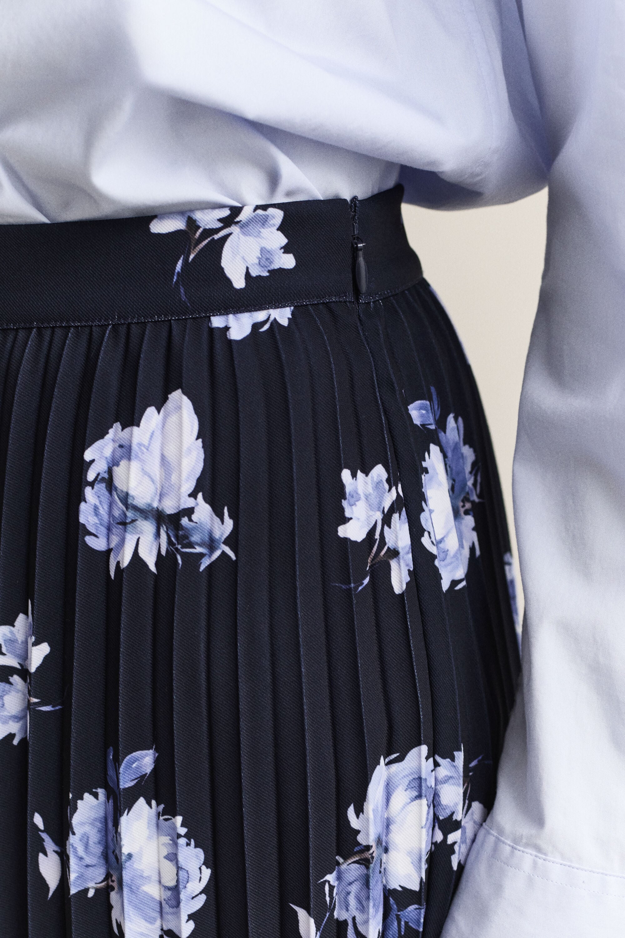Falda plisada con estampado floral