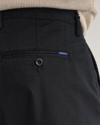 Pantalones chinos Regular Fit de sarga Allister