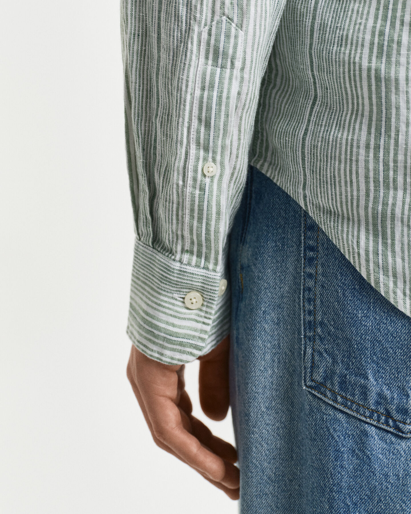 Camisa Regular Fit de lino a rayas finas