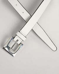Cintur&oacute;n fino con hebilla cuadrada