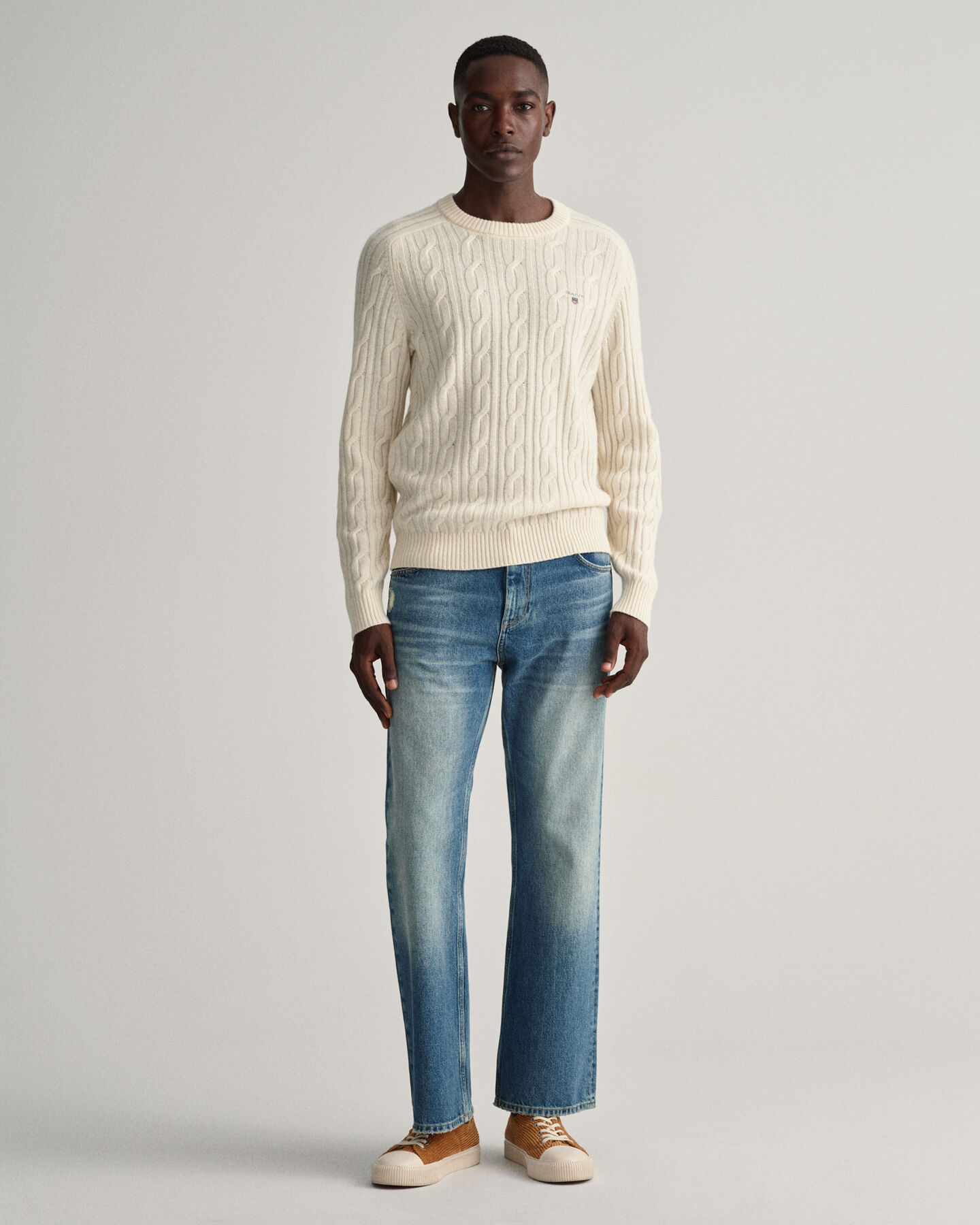 Jersey de cuello redondo y punto de ochos en lana de oveja