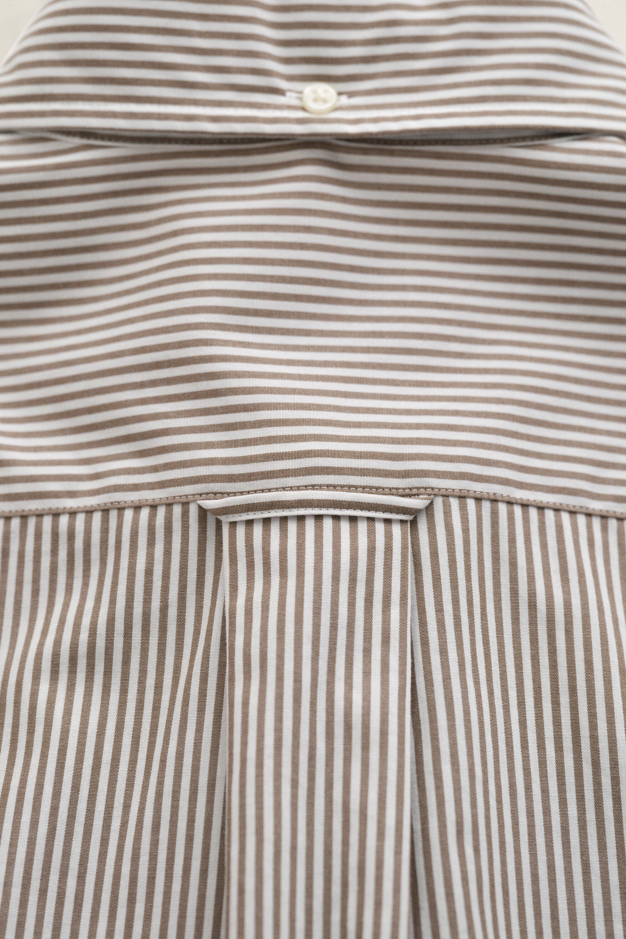 Camisa clásica de popelina de rayas finas