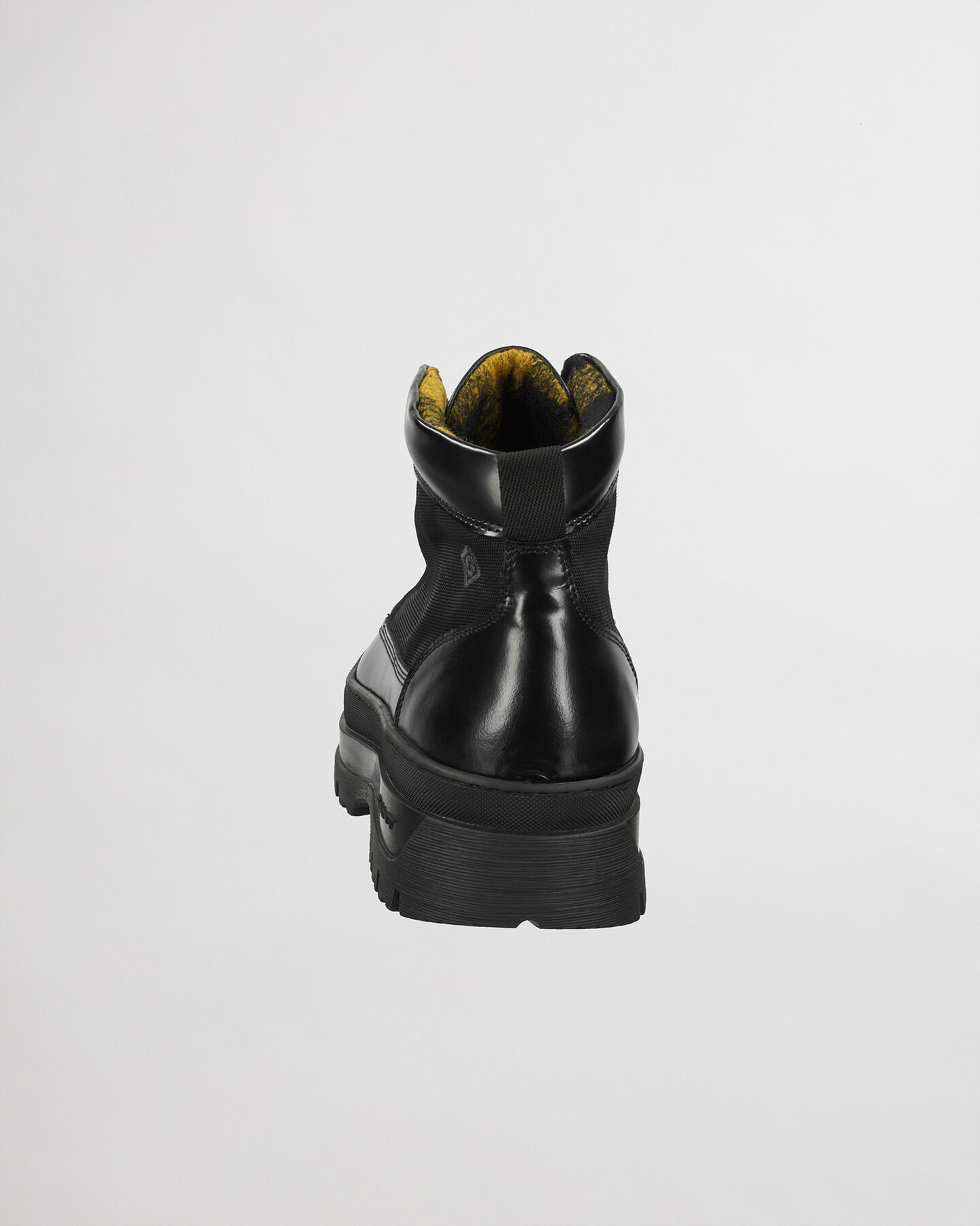 Botas de ca&ntilde;a media con cordones St Grip