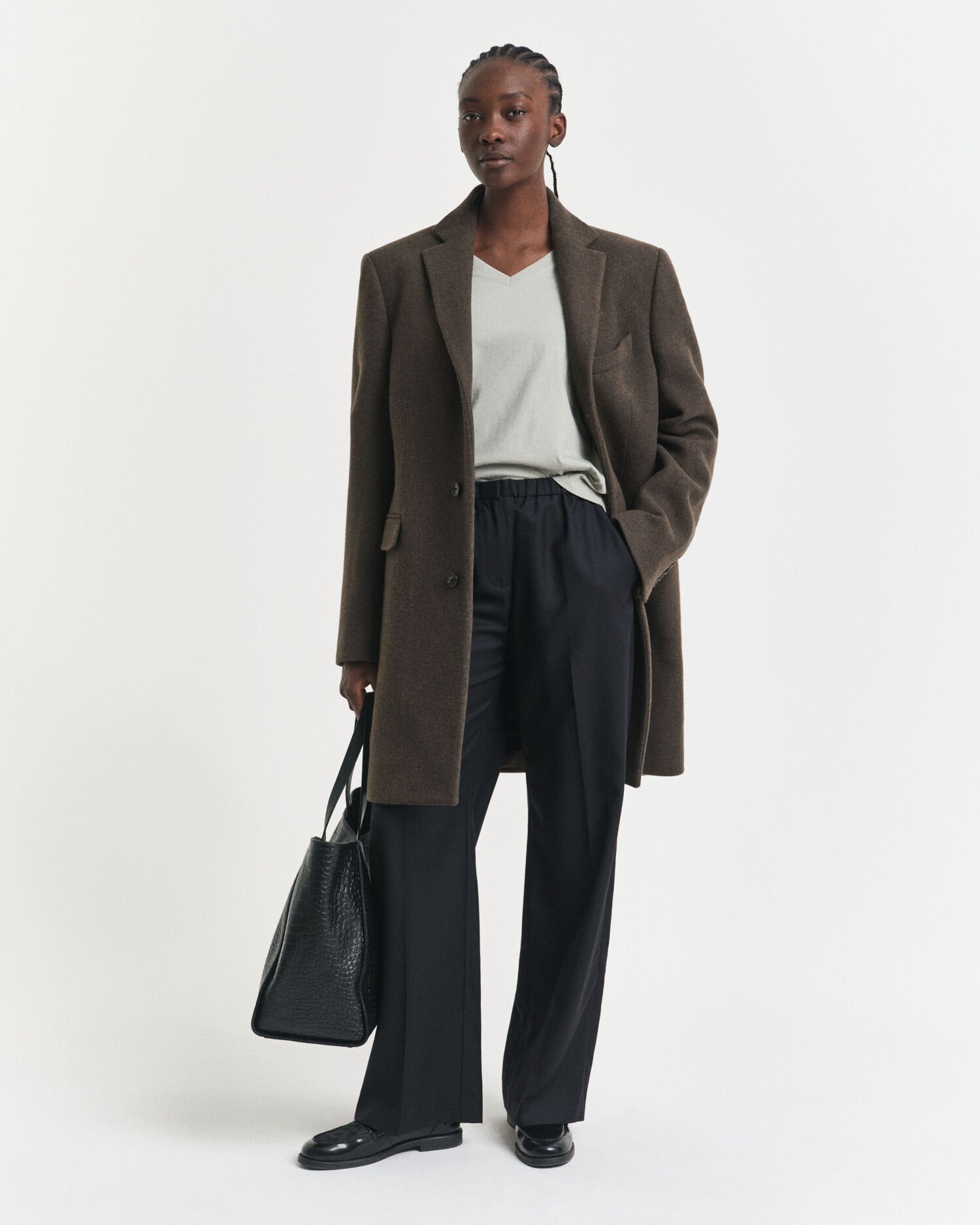 Camiseta Shield con cuello de pico