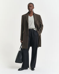 Camiseta Shield con cuello de pico