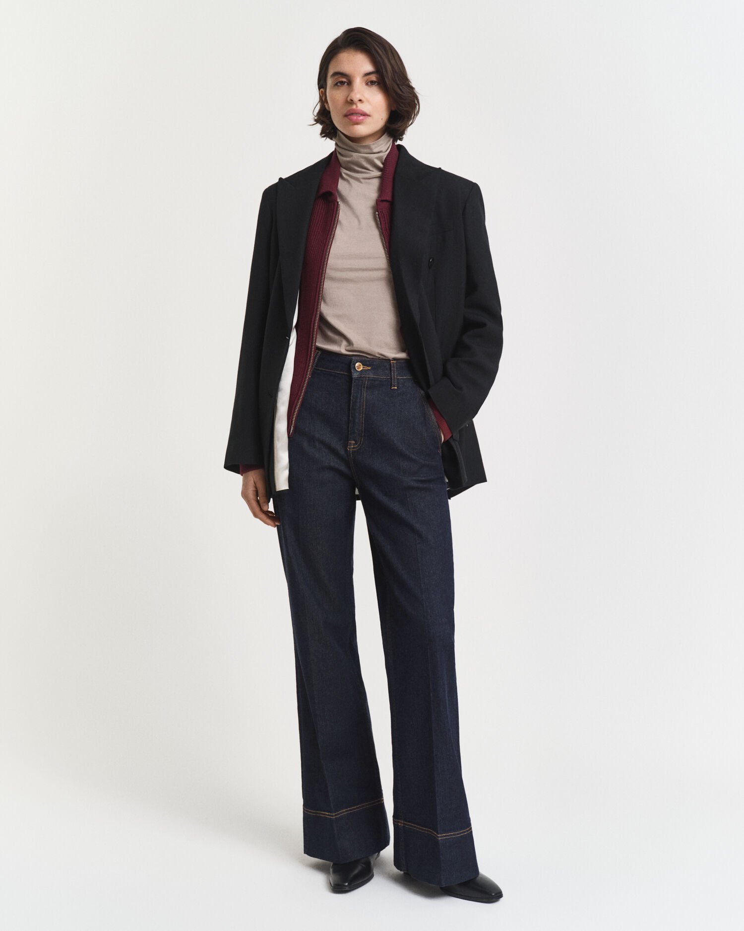 Top ligero de algodón con cuello de cisne