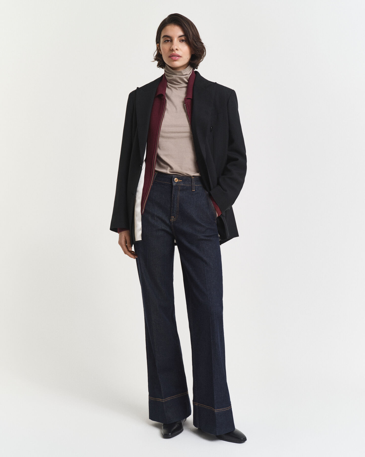 Top ligero de algodón con cuello de cisne