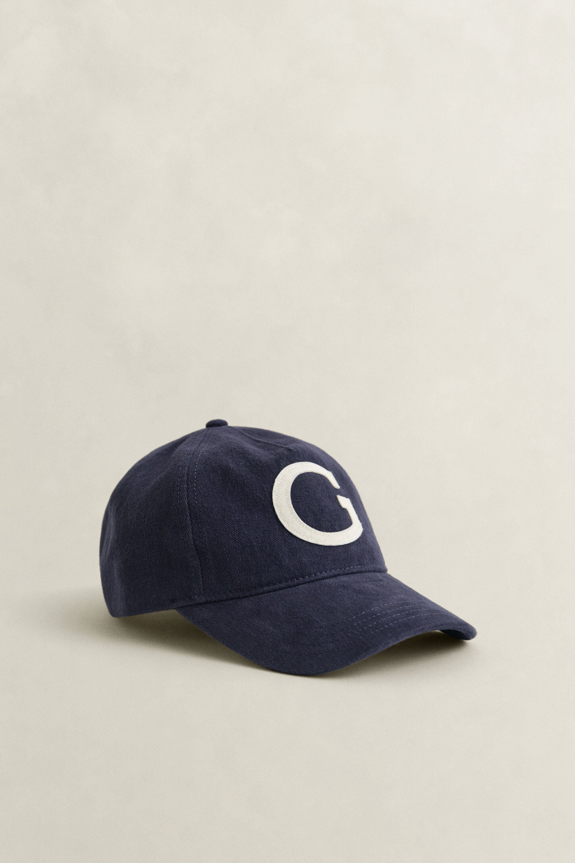 Gorra de molesquín con insignia G