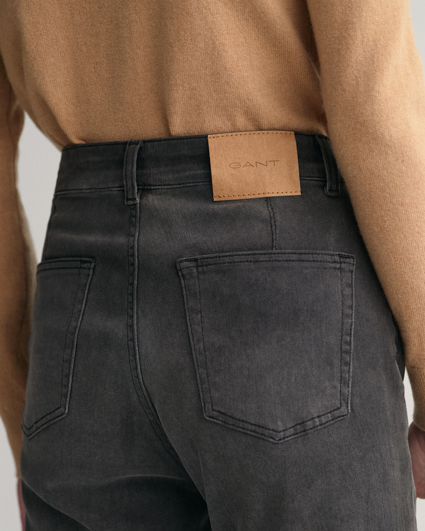 Vaqueros tobilleros acampanados