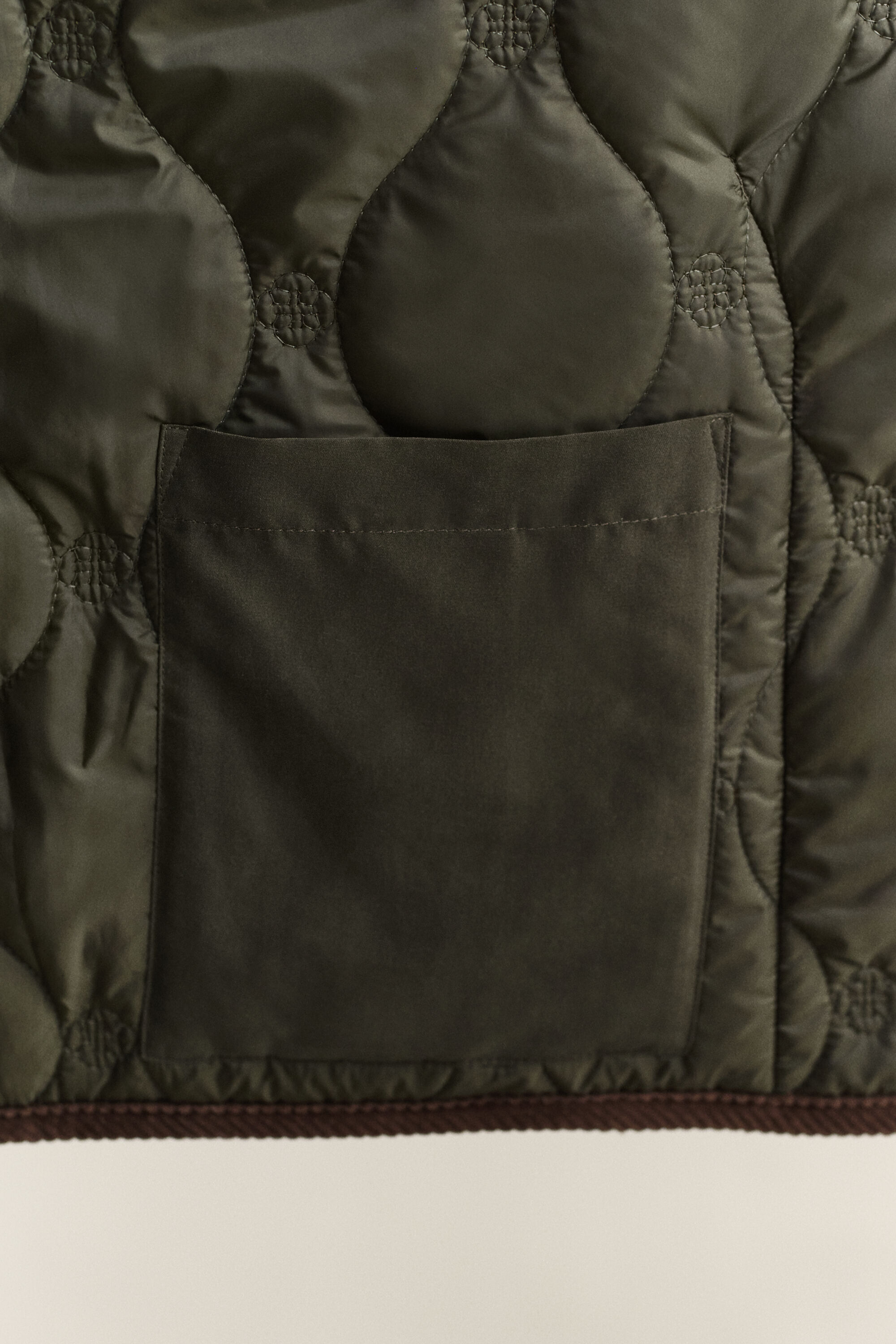 Chaqueta acolchada con monograma