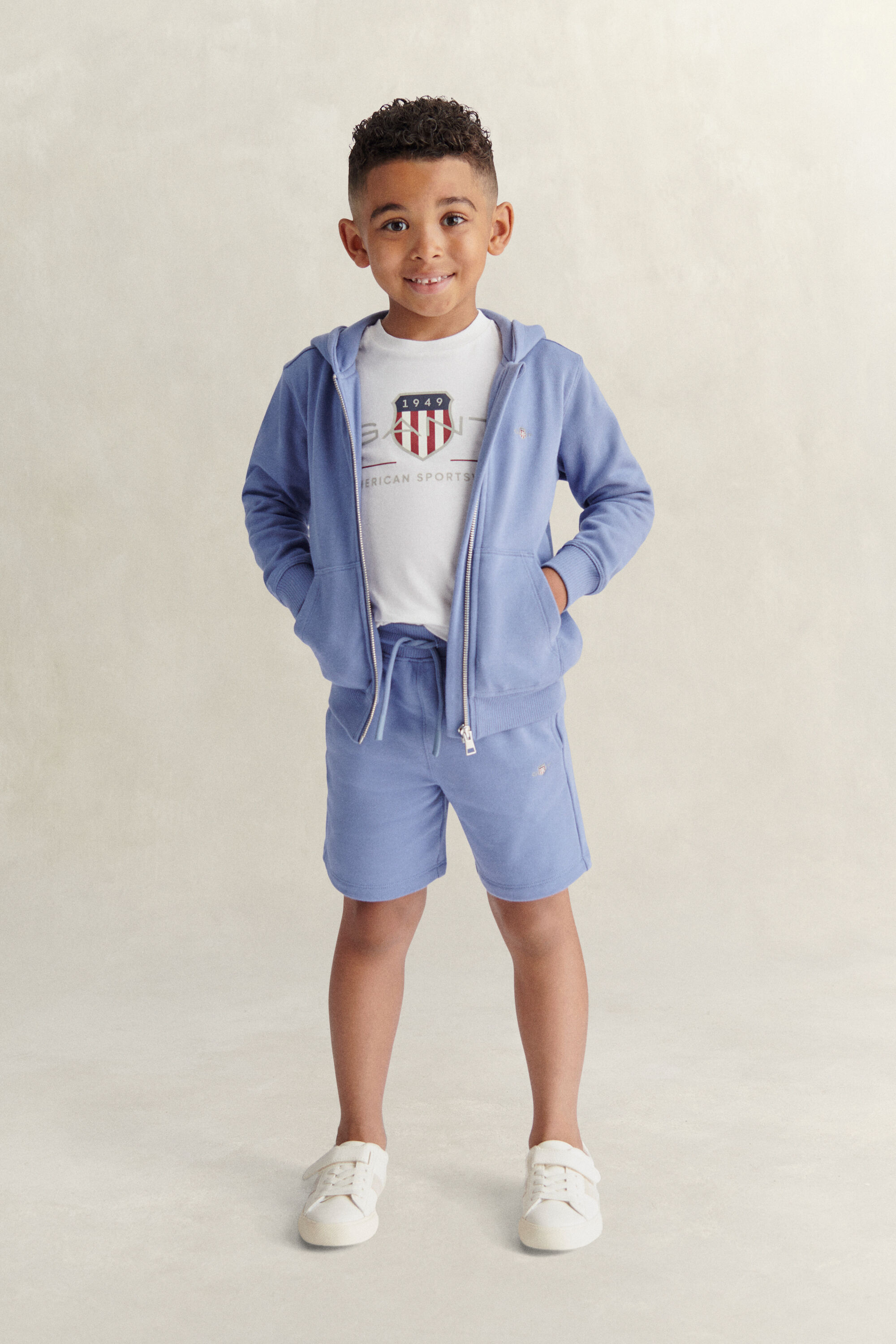 Conjunto de sudadera con capucha y cremallera, camiseta y pantalones de deporte Shield Boys
