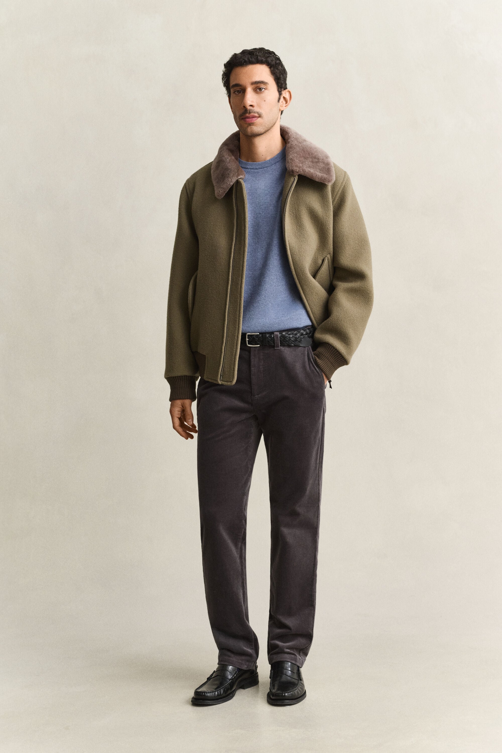 Pantalones chinos Regular Fit de pana