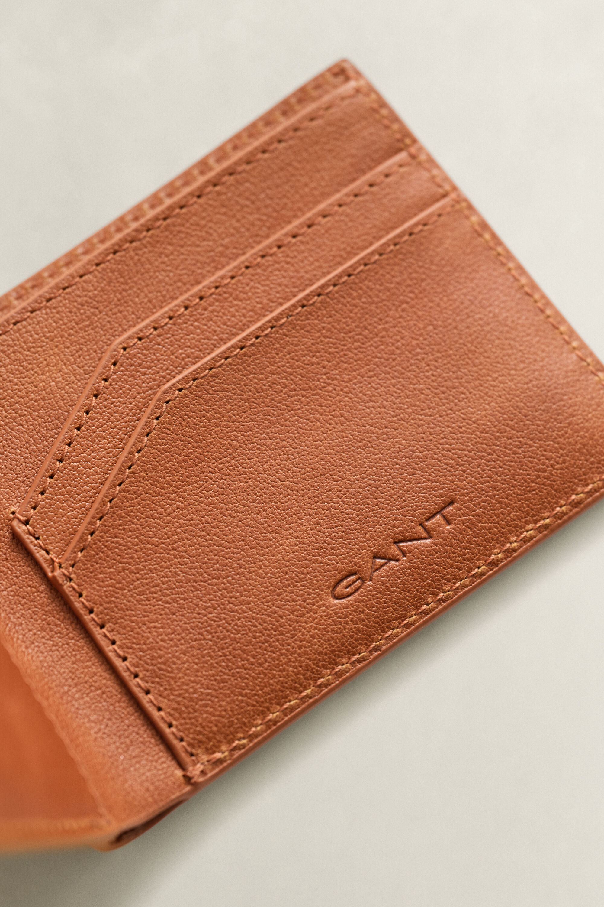 Cartera plegable de piel