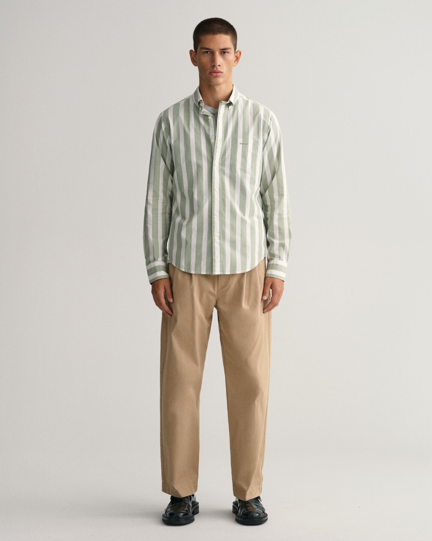 Camisa Regular Fit de rayas anchas en velarte