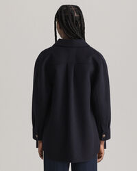 Sobrecamisa cosida a mano