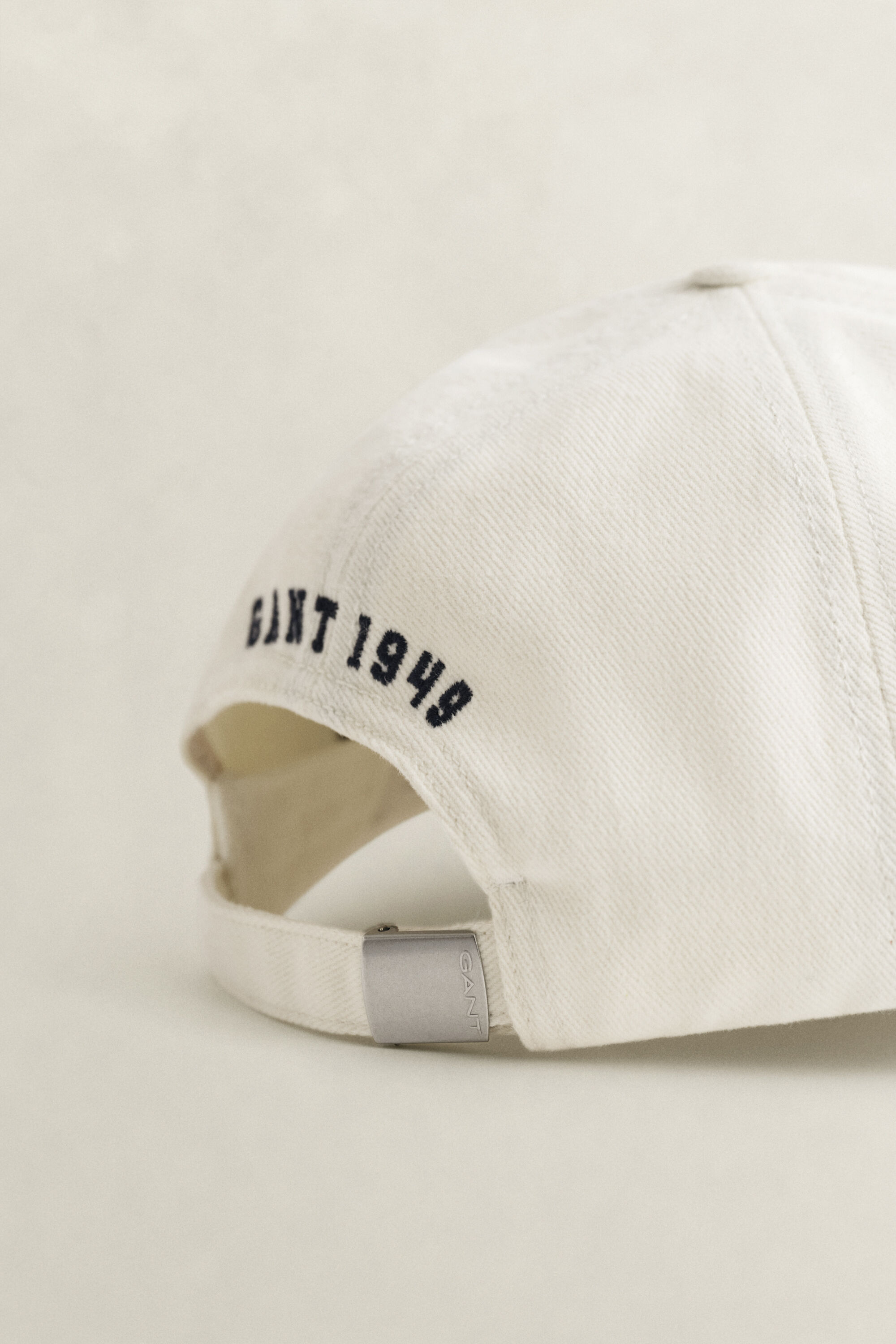 Gorra con insignia G