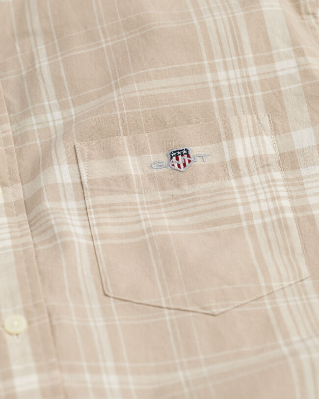 Camisa Regular Fit de manga corta en algod&oacute;n y lino a cuadros