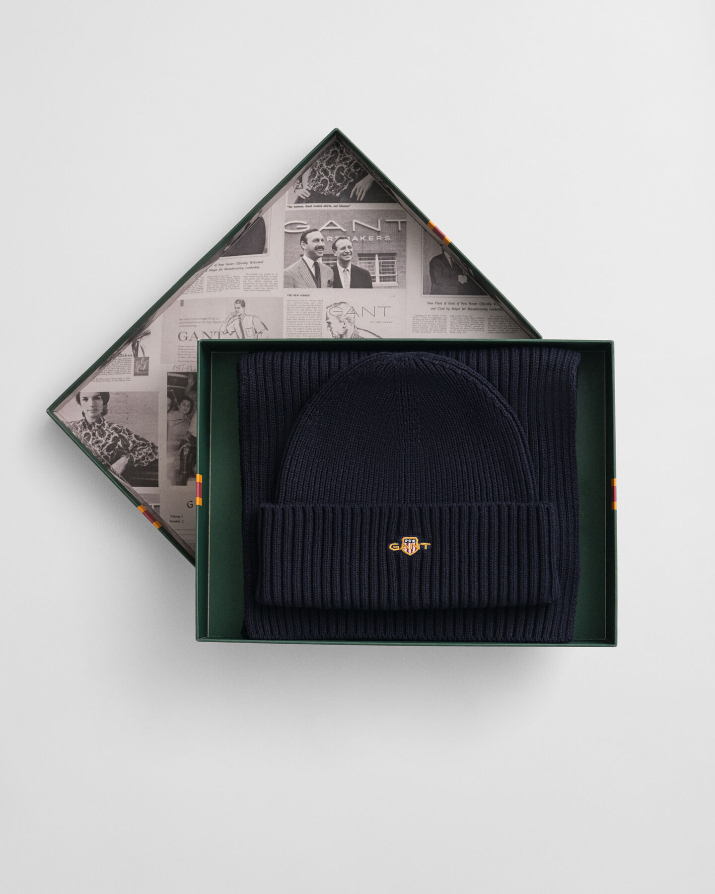 Set de regalo con gorro y bufanda Shield