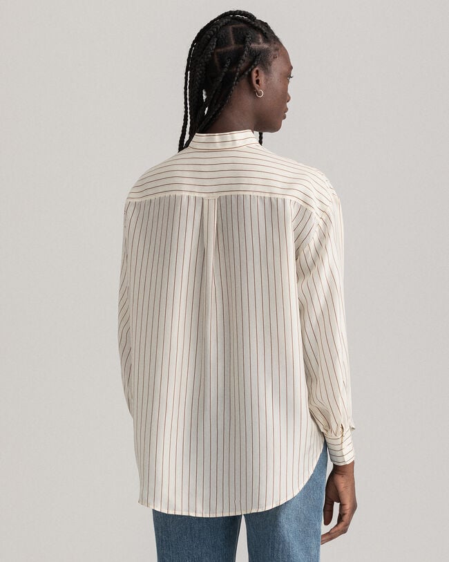 Camisa de seda de raya diplom&aacute;tica con lazada