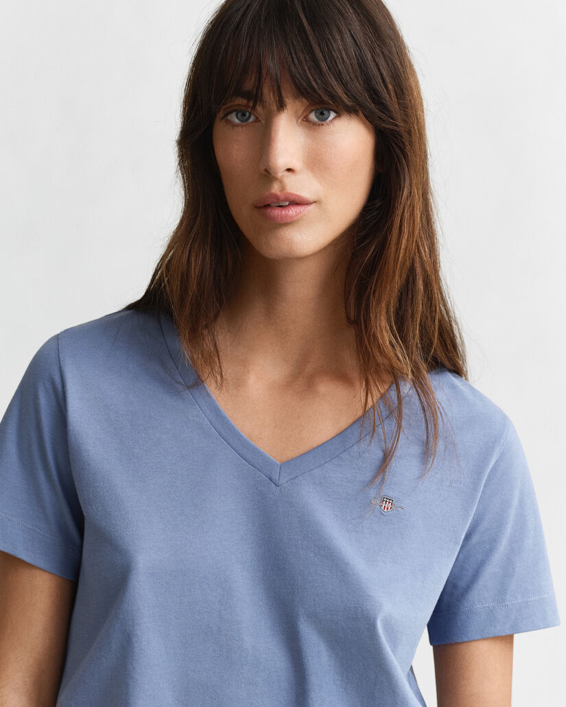 Camiseta Shield con cuello de pico