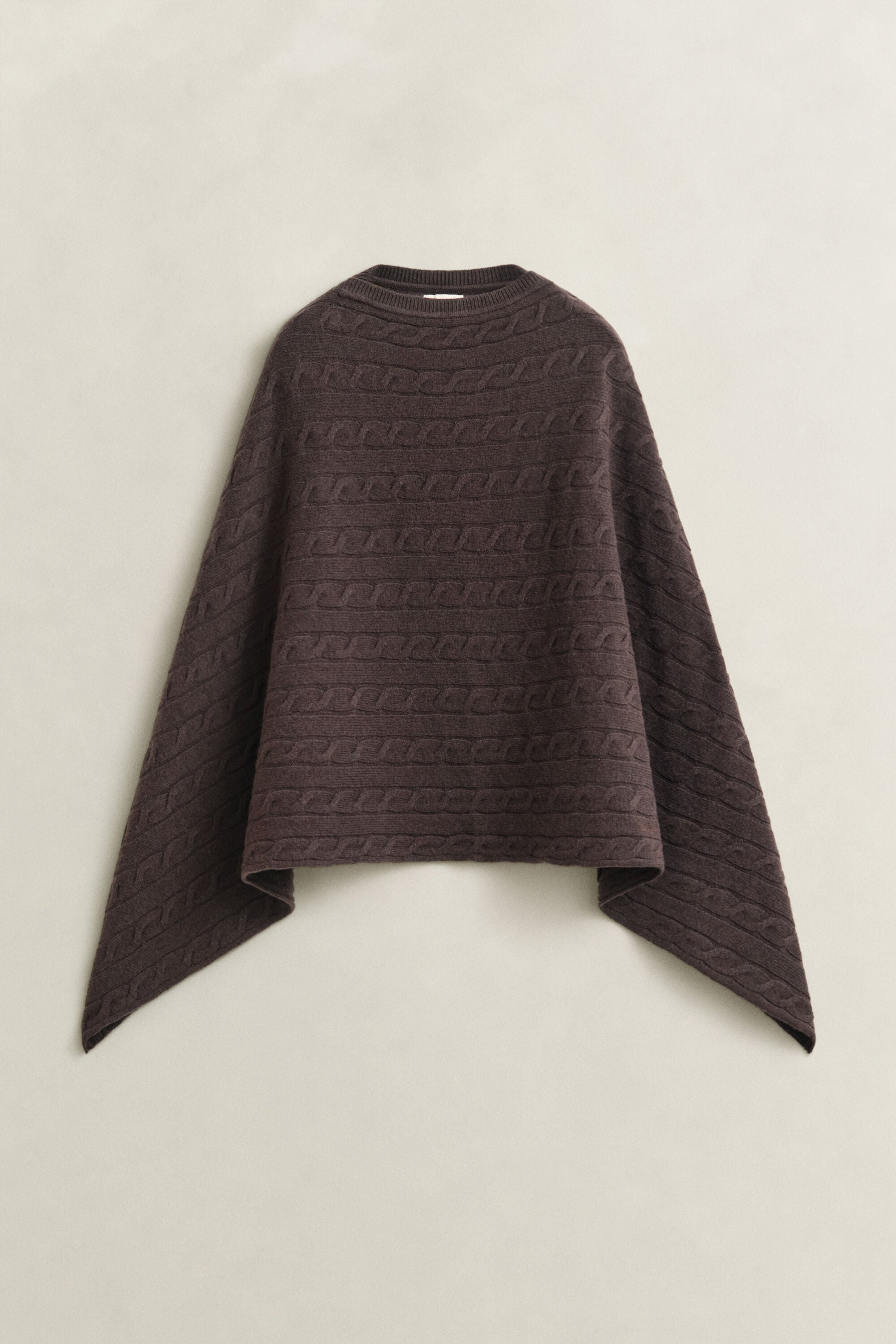 Poncho de punto de ochos de lana