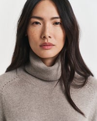 Vestido de cuello de cisne con detalle de punto