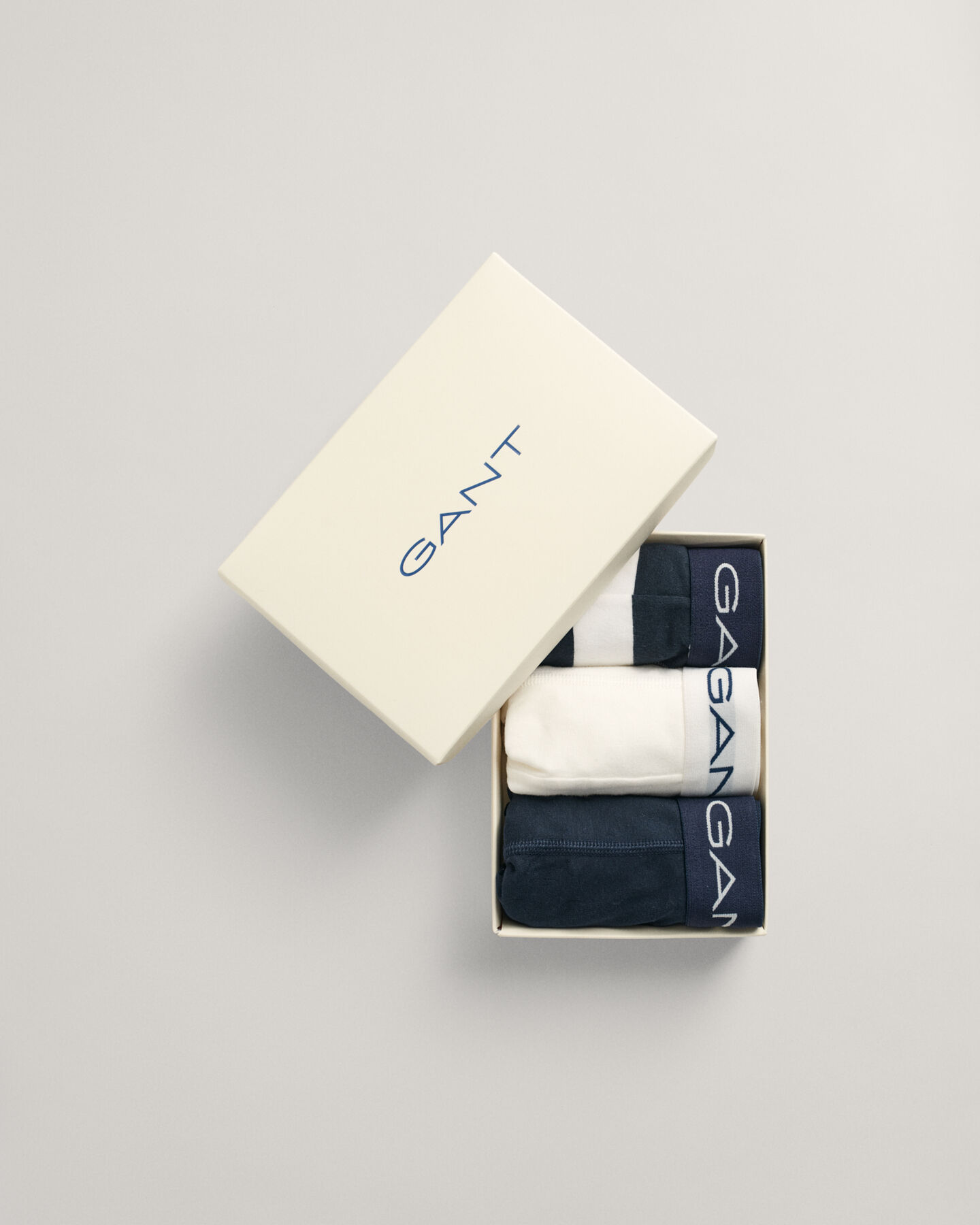 Caja de regalo con tres bóxers de rayas