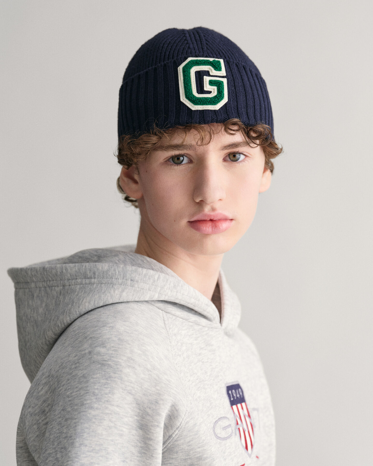 Gorro de punto acanalado con insignia G Teens