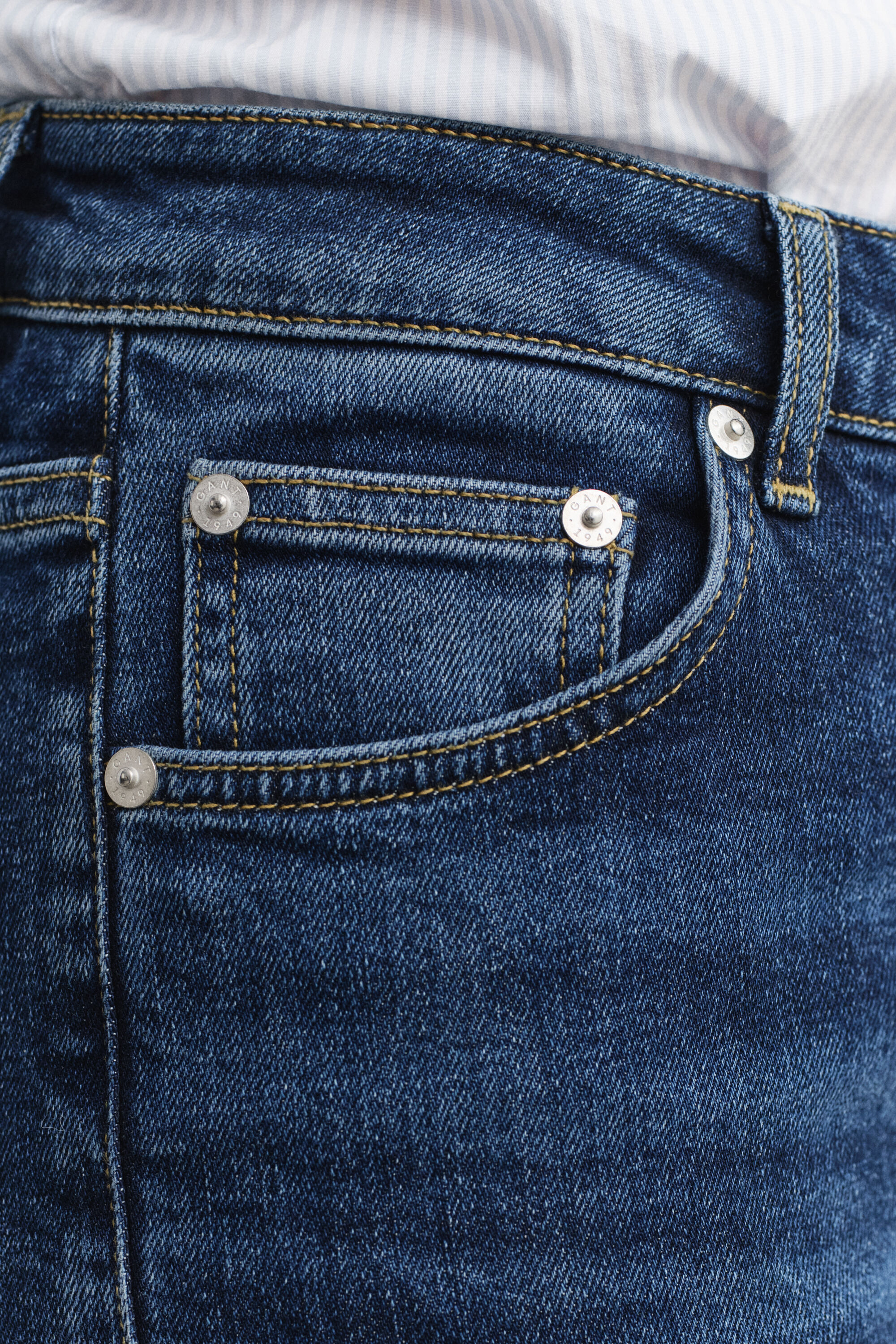 Vaqueros Slim Fit acampanados elásticos