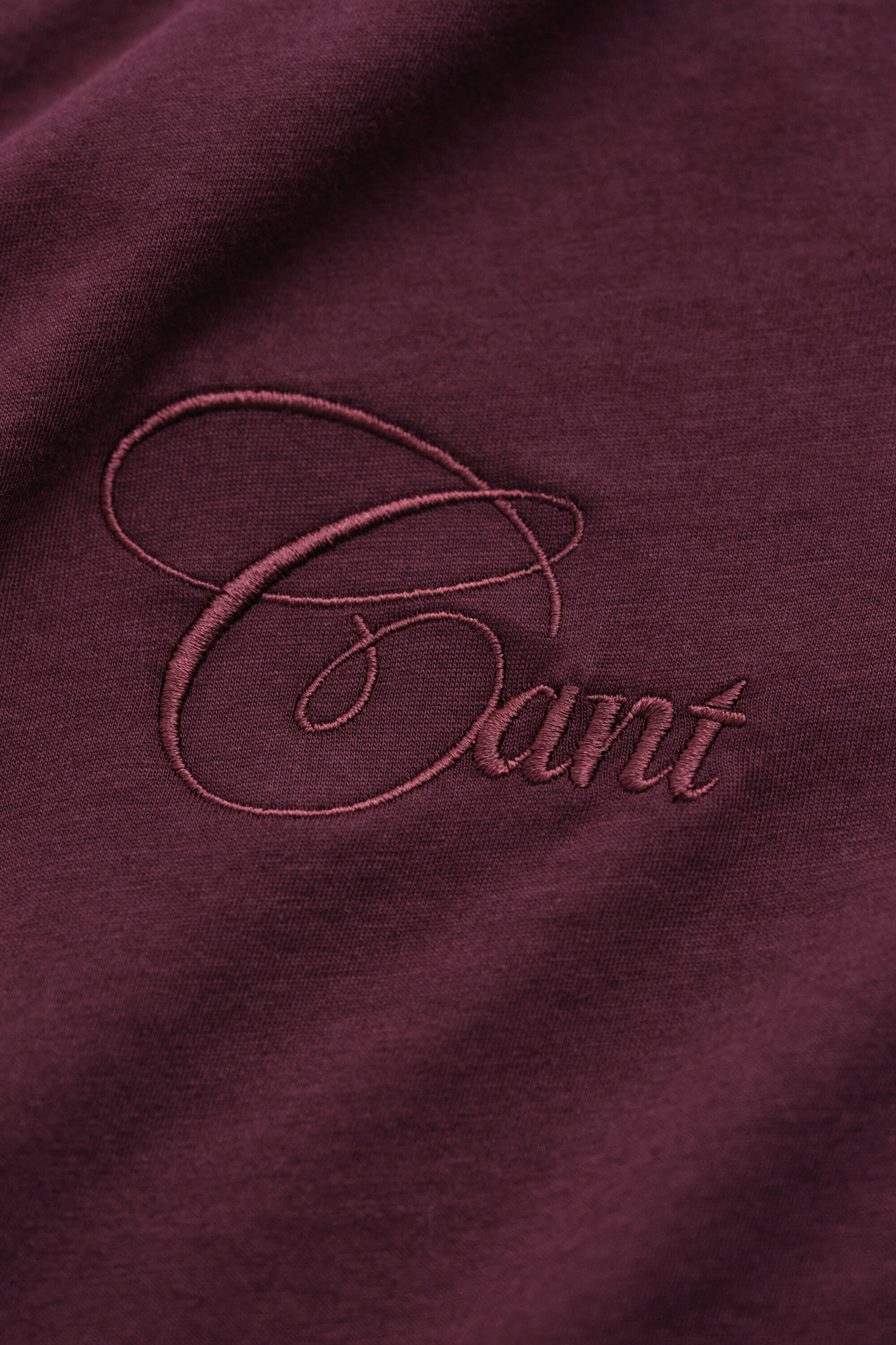 Camiseta con estampado del mismo tono