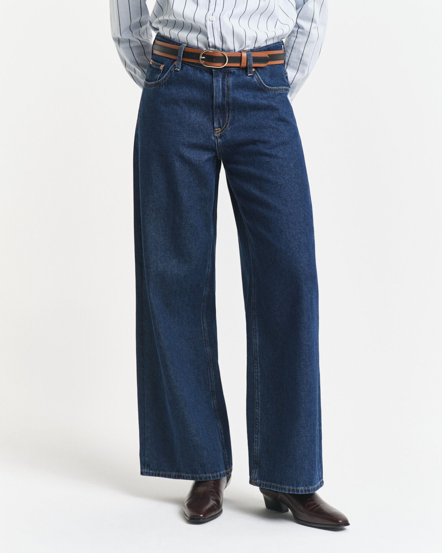 Vaqueros de talle bajo y pernera ancha