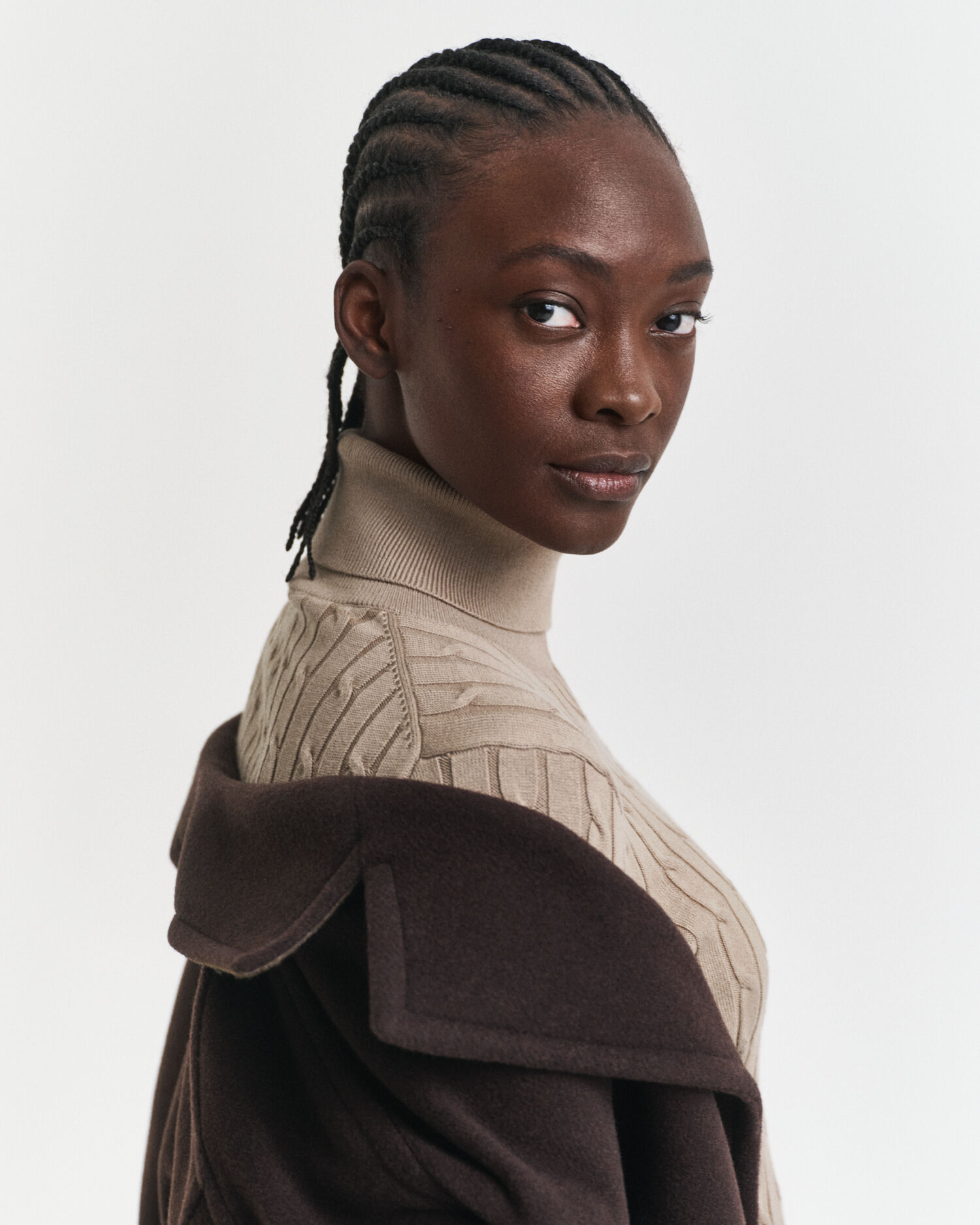 Jersey de punto de ochos en algodón elástico con cuello de cisne