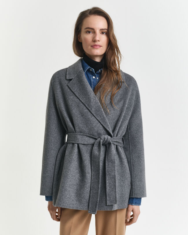 Chaqueta cosida a mano con cinturón