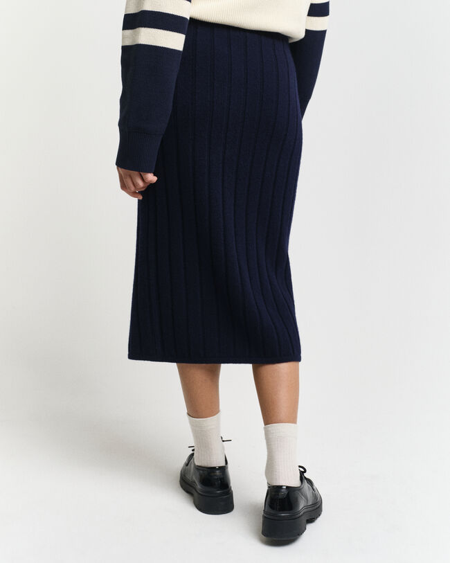 Falda de lana con canal&eacute; ancho