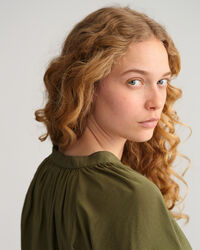 Blusa con cuello recto