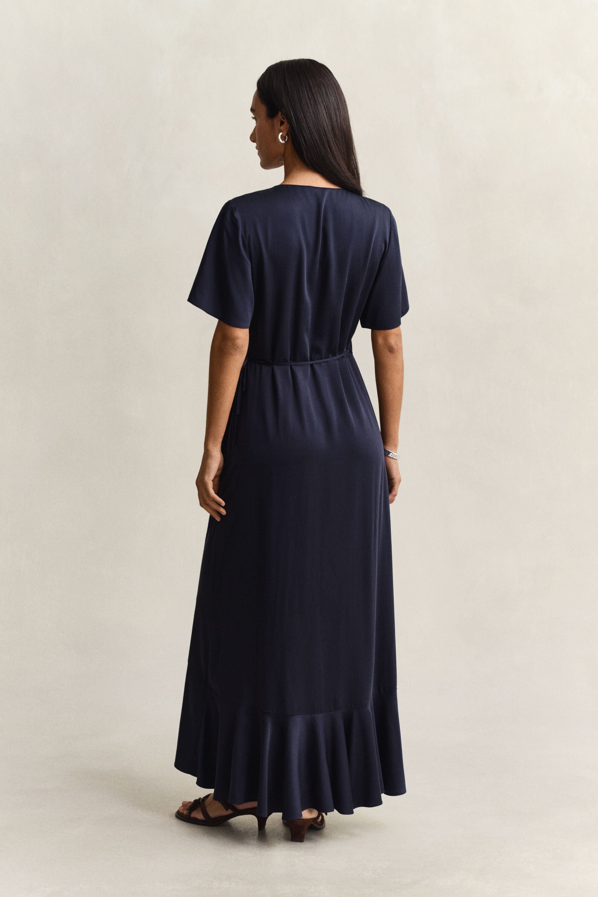 Vestido cruzado con volantes