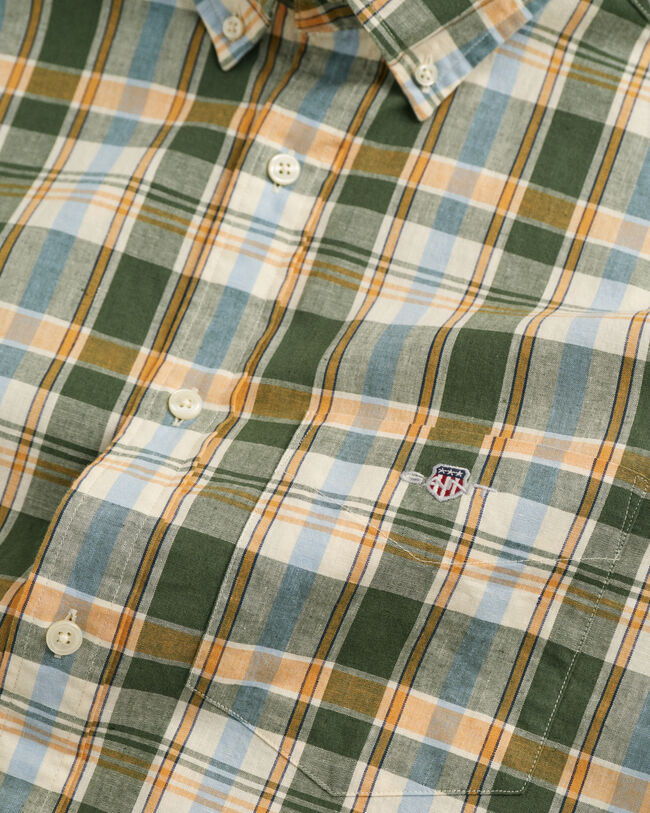 Camisa Regular Fit de manga corta en algod&oacute;n y lino a cuadros