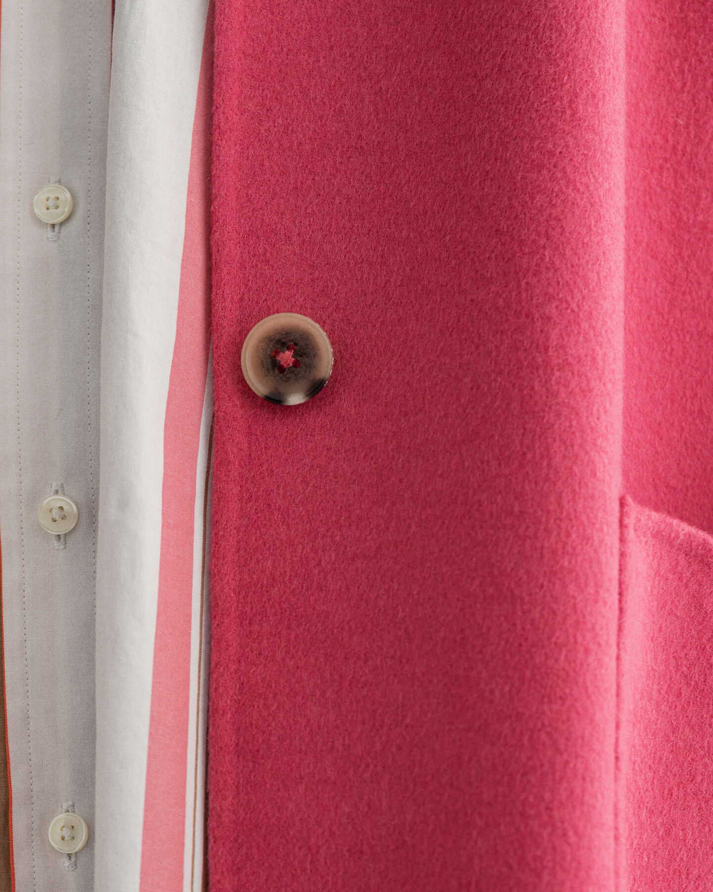 Abrigo GANT Varsity cosido a mano