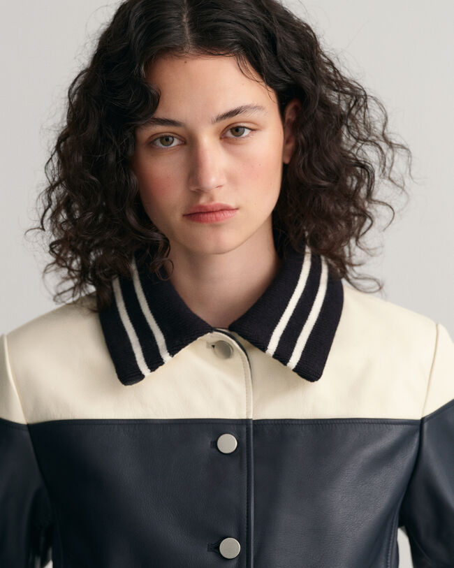 Cazadora de piel con diseño de bloques