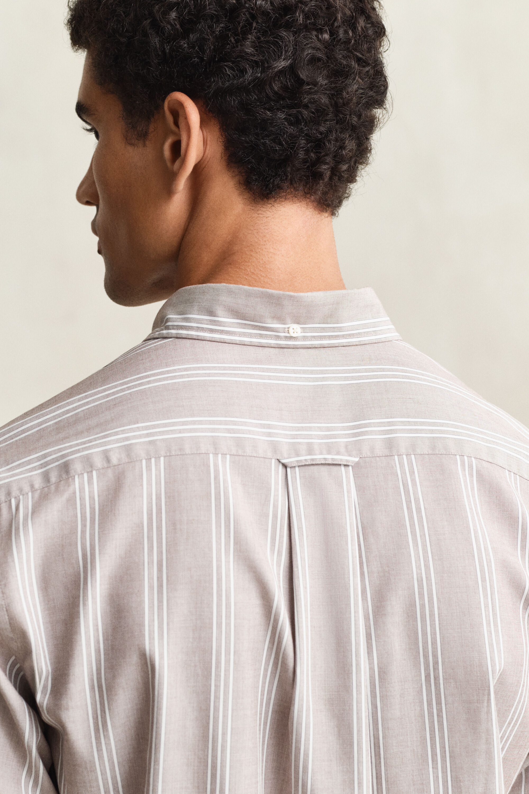Camisa Regular Fit de popelina a rayas fil-à-fil