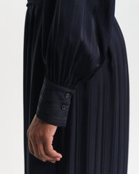 Vestido camisero de sat&eacute;n a rayas