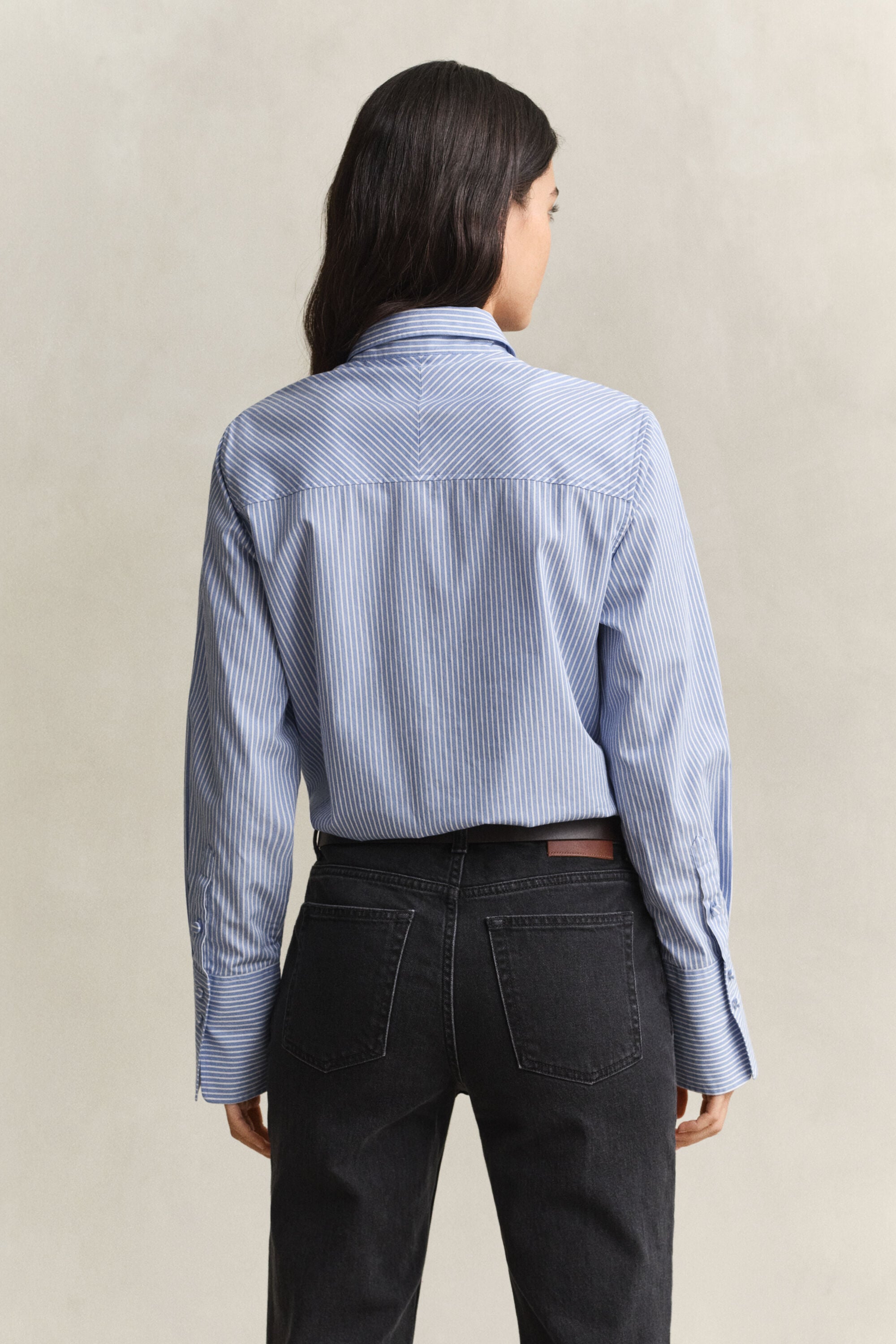 Camisa de rayas con detalle de canesú