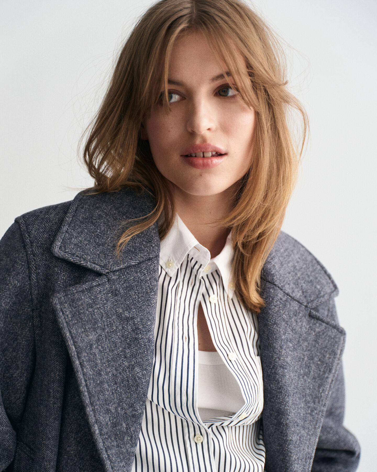 Chaqueta corta de lana con dise&ntilde;o de espiga